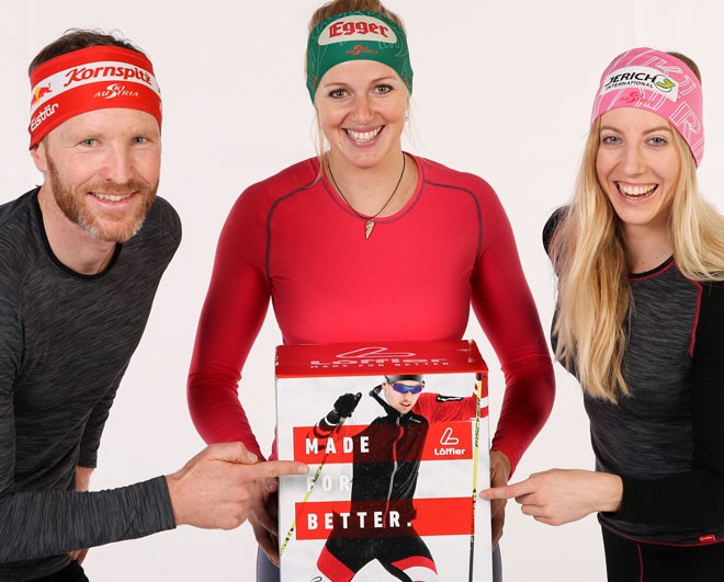 ÖSV Athleten Teresa Stadlober, Lisa Hauser und Simon Eder posieren in Löffler Unterwäsche
