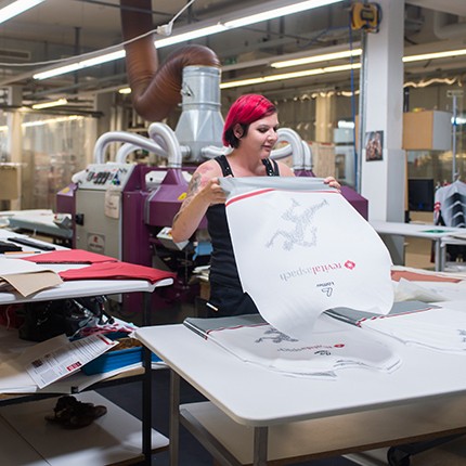 Loeffler-Sublimatpresse-Teamdesign-Mitarbeiterin