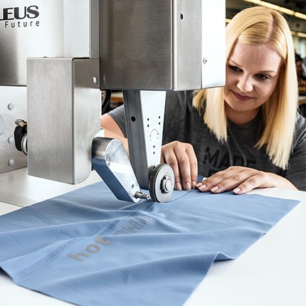 Loeffler-hotBOND-2016