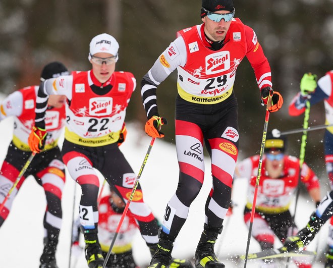 ÖSV cross country skiers fighting for victory.
